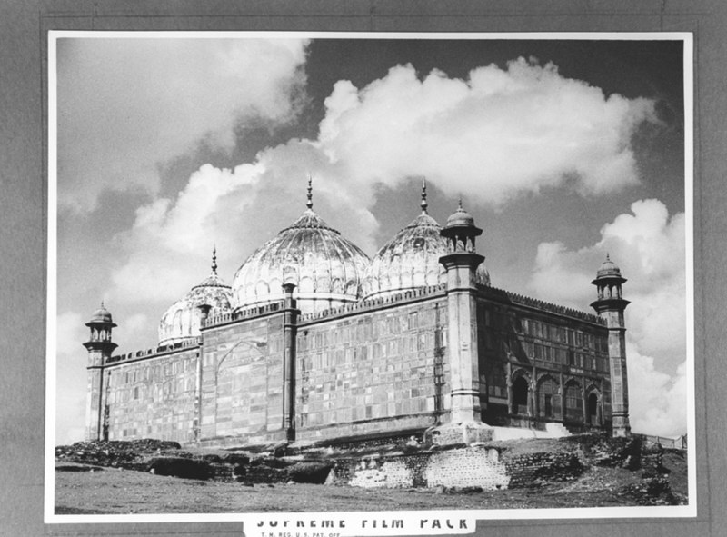 1949, Shahi Idgah Mosque
